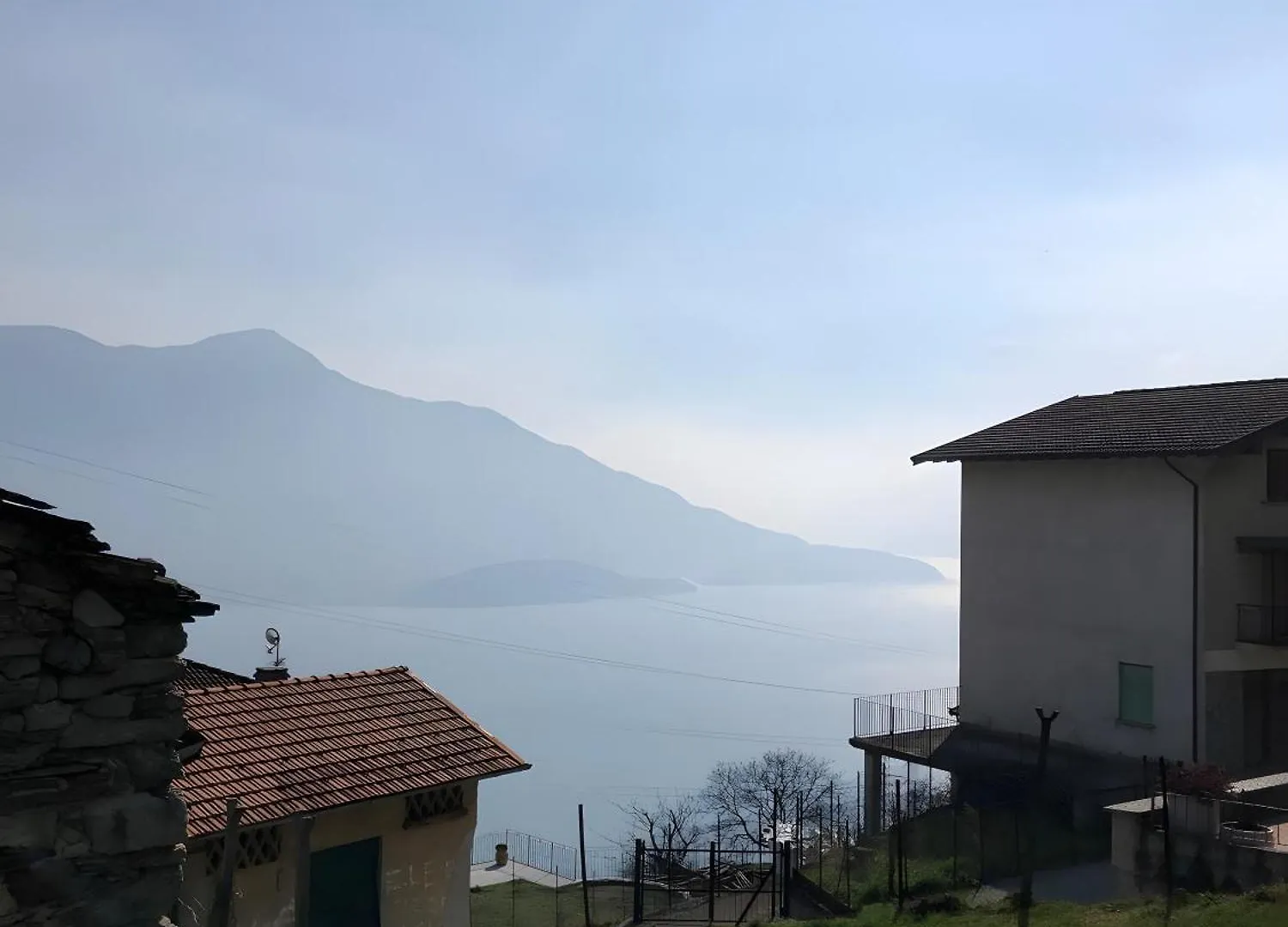 Villa Wetzel Domaso Montemezzo アパート